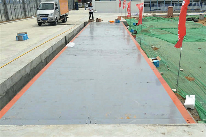 100噸二手地磅科學(xué)使用,比新磅壽命更長(zhǎng)